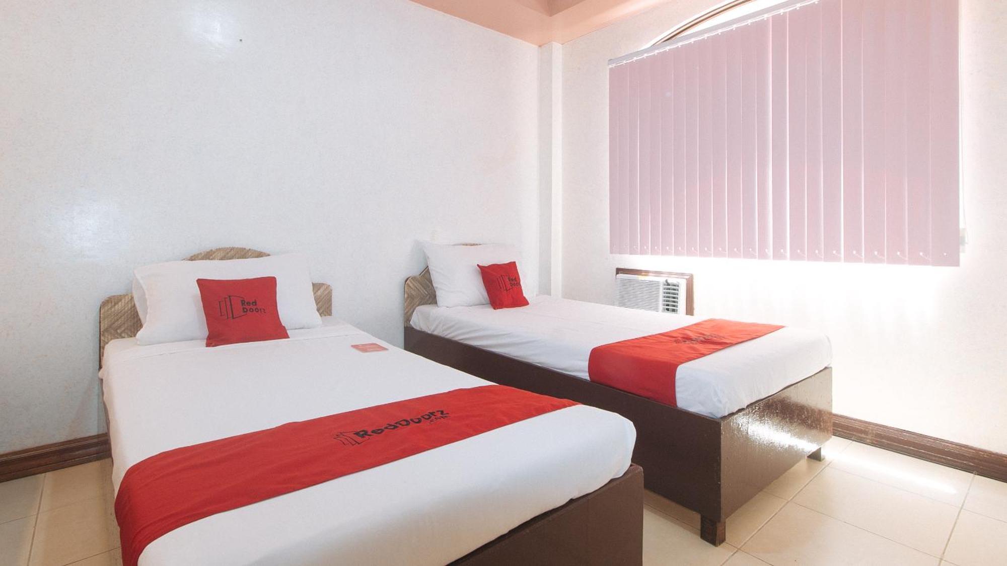 Reddoorz At Coco Grove Tourist Inn Panglao Exterior photo