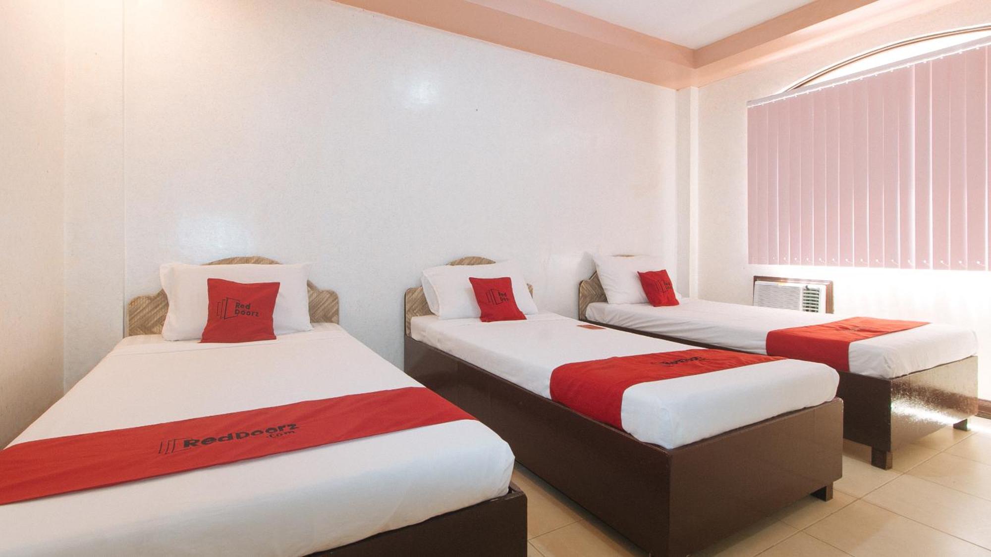 Reddoorz At Coco Grove Tourist Inn Panglao Exterior photo