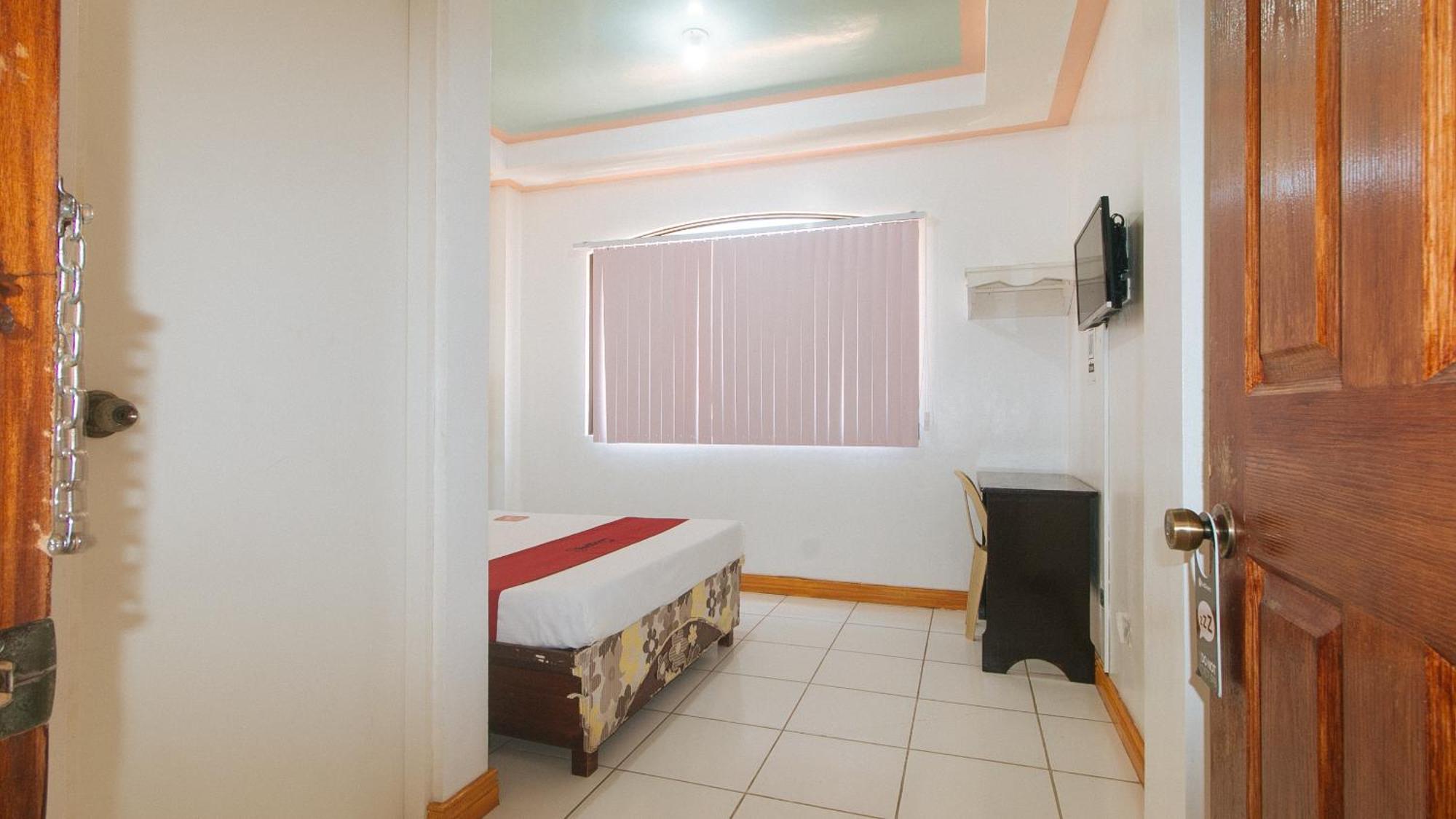 Reddoorz At Coco Grove Tourist Inn Panglao Exterior photo