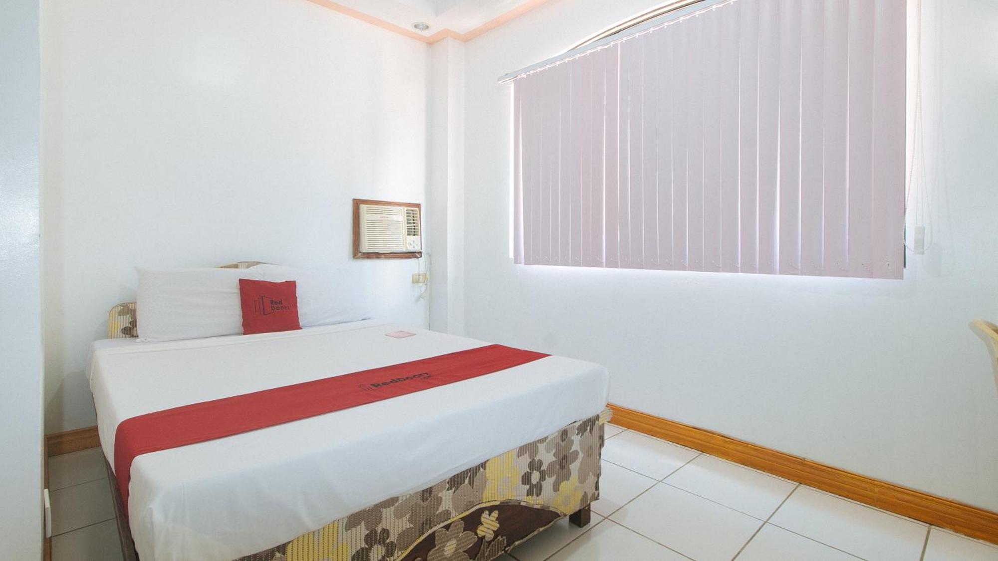 Reddoorz At Coco Grove Tourist Inn Panglao Exterior photo