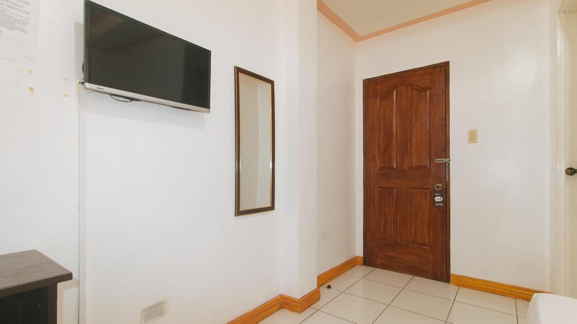 Reddoorz At Coco Grove Tourist Inn Panglao Exterior photo
