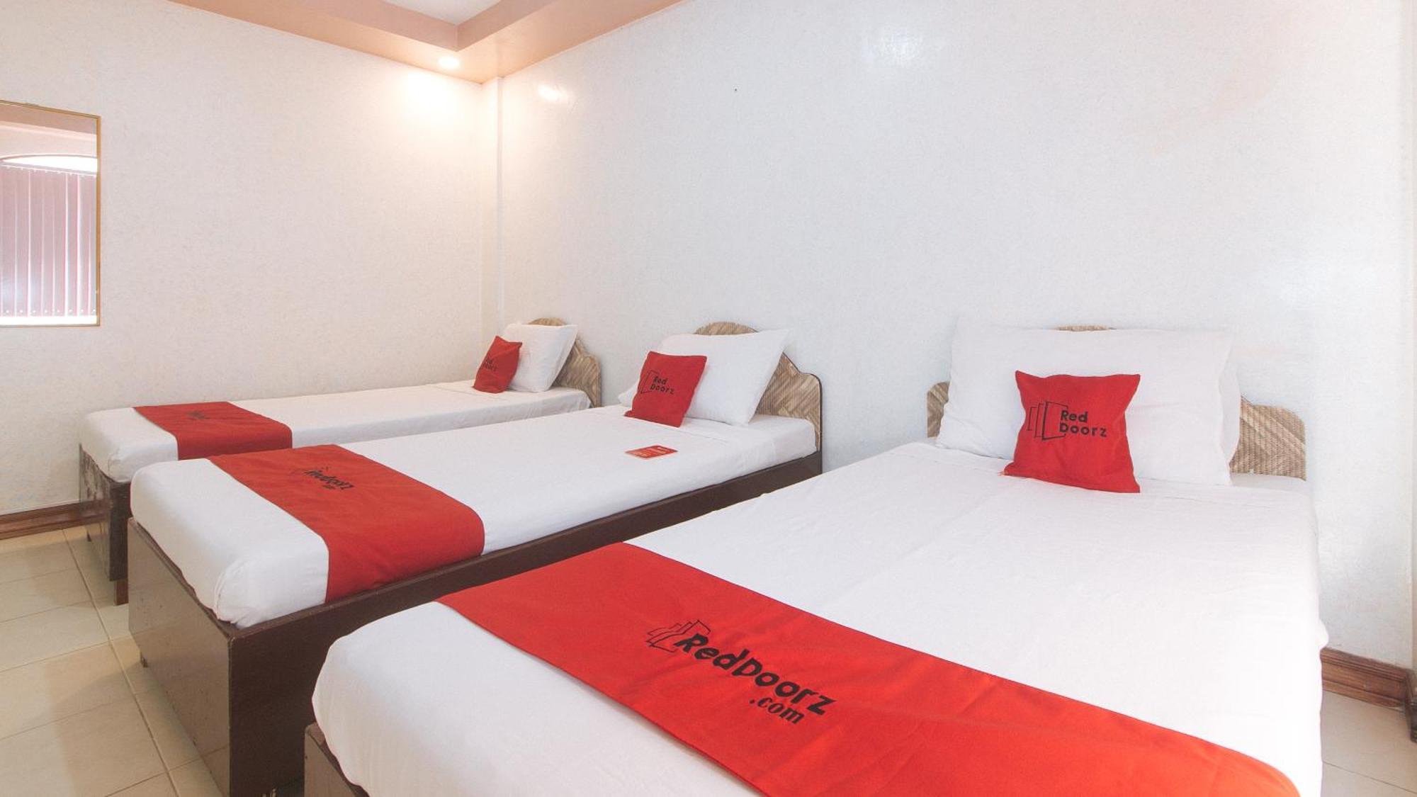 Reddoorz At Coco Grove Tourist Inn Panglao Exterior photo