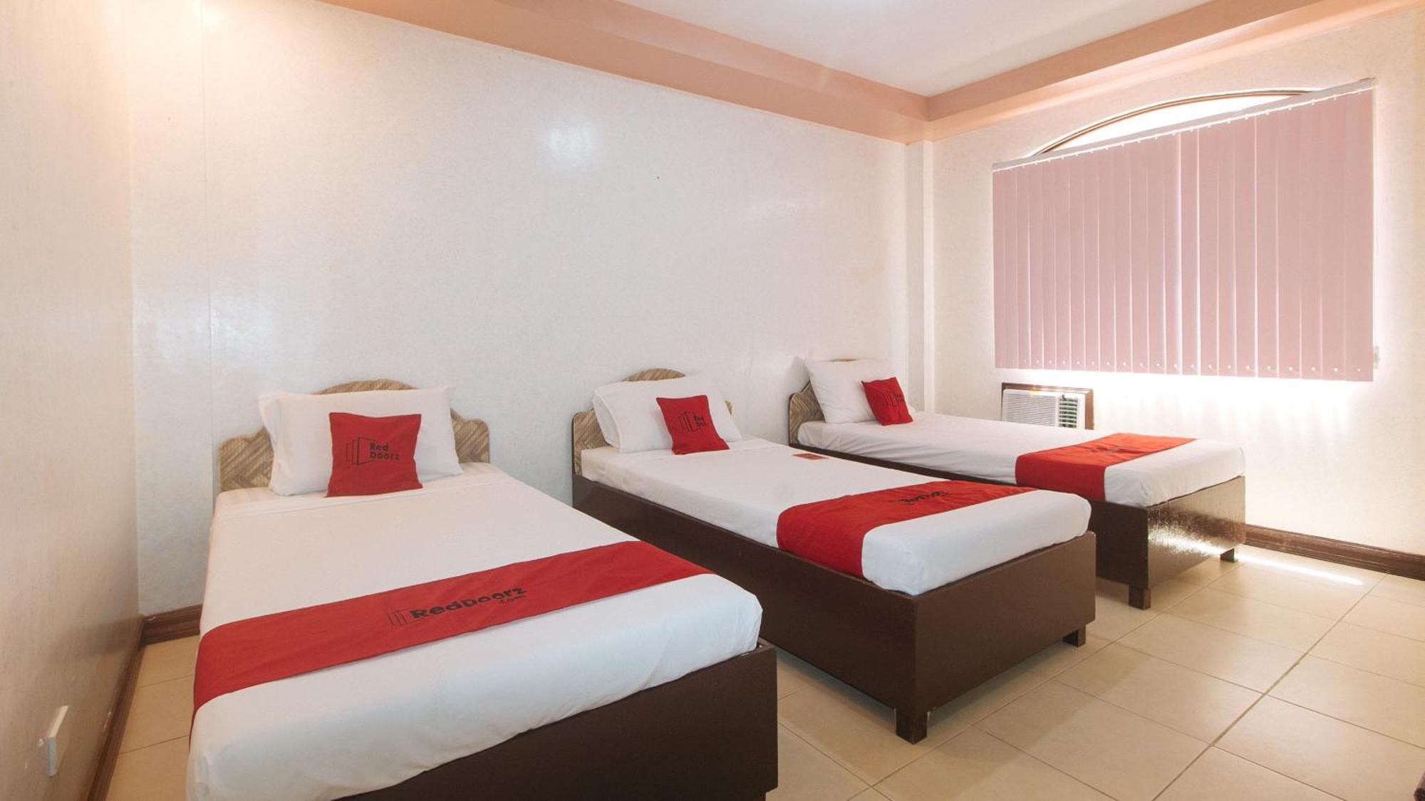Reddoorz At Coco Grove Tourist Inn Panglao Exterior photo