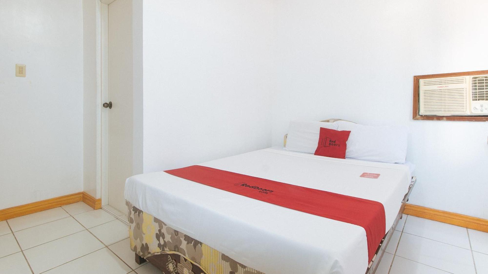 Reddoorz At Coco Grove Tourist Inn Panglao Exterior photo